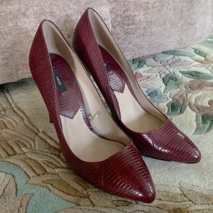 MNG nwot size 8.5 (40) Burgundy Heels